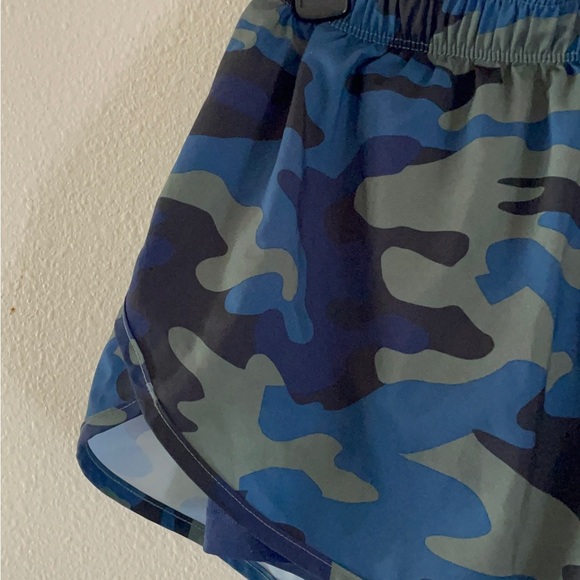 New Balance Blue and Green Athletic Shorts Lightweight Moisture-Wicking - Picture 4 of 7